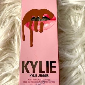 Kylie Jenner Mayte liquid lipstick and lip liner